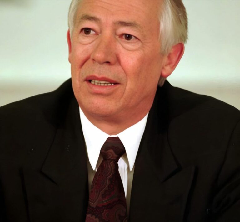 Mike Markkula Net Worth: The Quiet Billionaire Who Constructed Apple